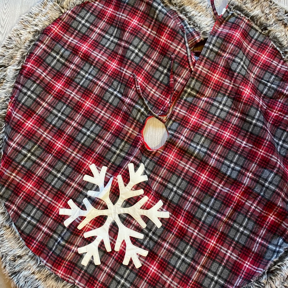 Plaid Christmas tree skirt. 46”diameter.